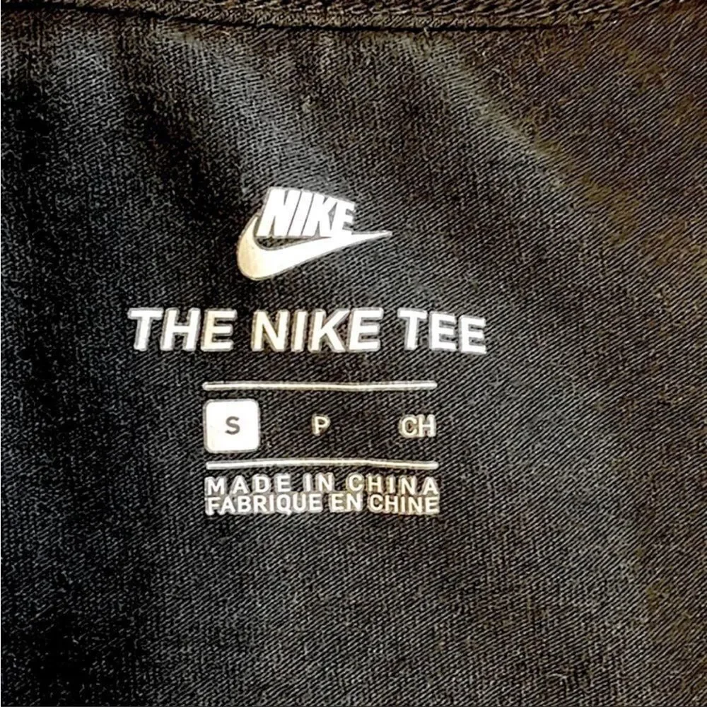 𝅺NIKE BLACK Short Sleeve Tee with Gray and White Outlined Swoosh